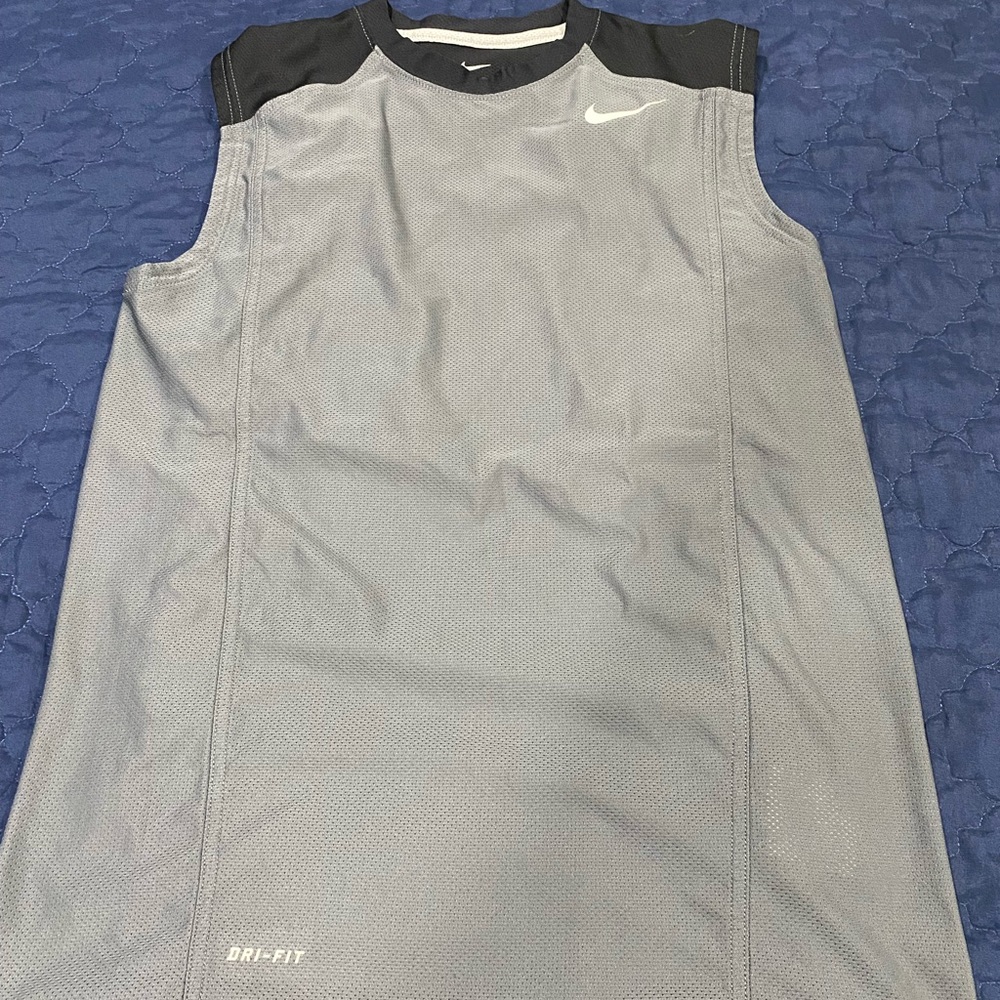 Nike dry fit active muscle tee